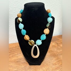 Western Style Acrylic Stone Necklace With Open Oval Hammered Silvertone Pendant